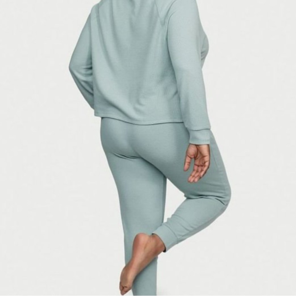 Victoria’s Secret Long Sleeve Jogger Pajama Set - Picture 3 of 3